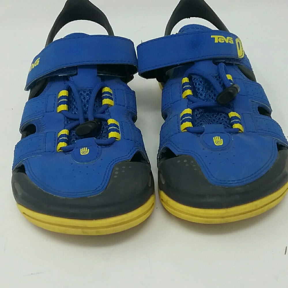 Boys Teva Sandals closed toe water shoe size 2